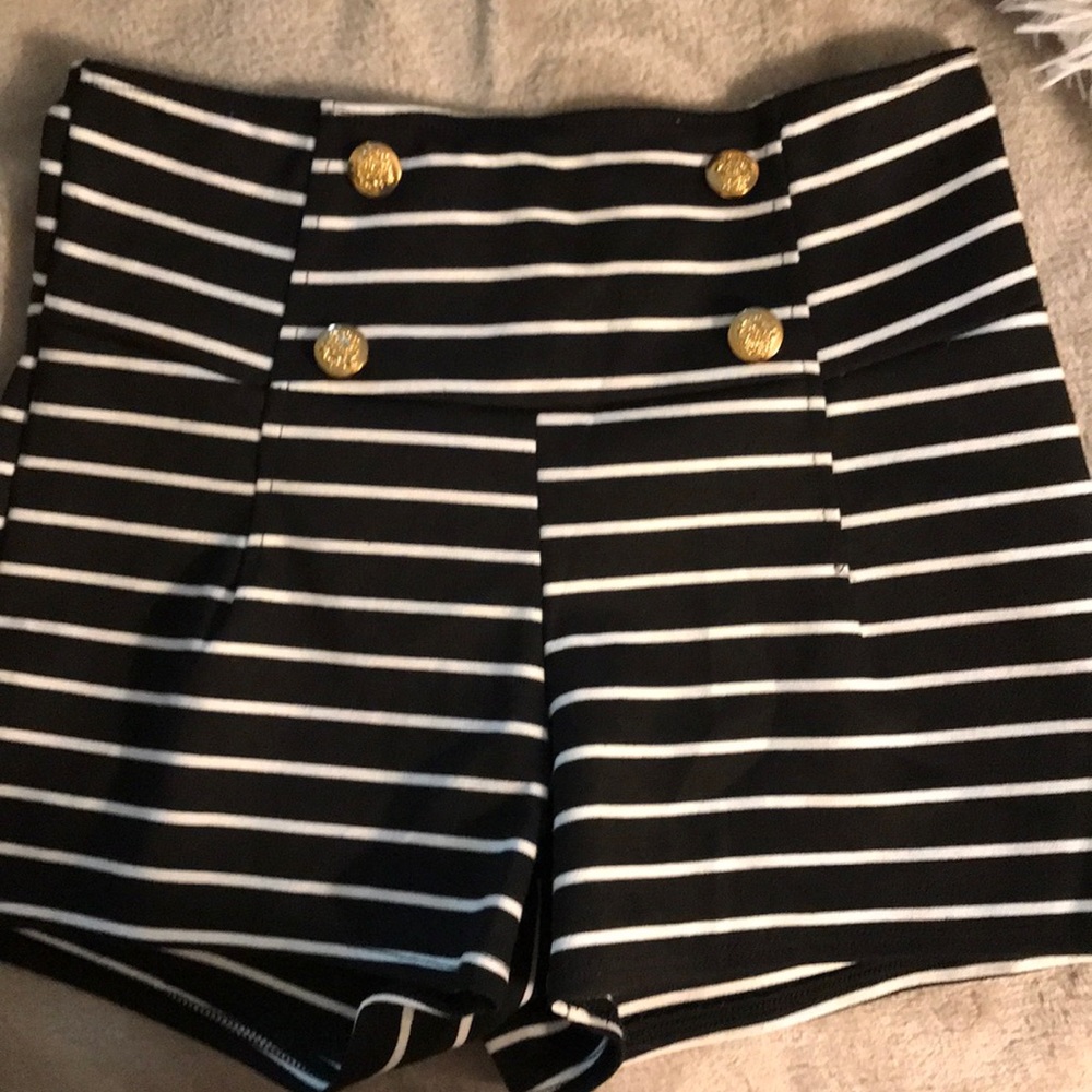 Stripped high wasted shorts!